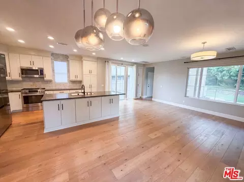 Living - 48 Laurelhurst Dr, Ladera Ranch, CA 92694 photo 3 of 3