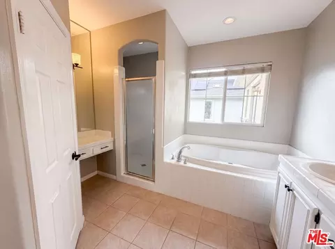 Bath - 48 Laurelhurst Dr, Ladera Ranch, CA 92694 photo 3 of 6