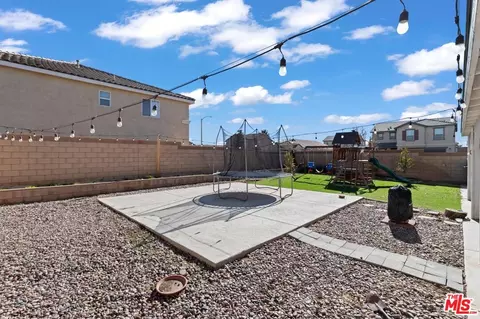 Exterior - 45064 E 18th St, Lancaster, CA 93535 photo 4 of 6