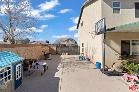 Exterior - 45064 E 18th St, Lancaster, CA 93535 photo 5 of 6