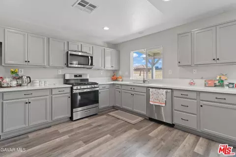 Entry Way - 45064 E 18th St, Lancaster, CA 93535 photo 1 of 3