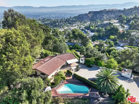8207 Mulholland Dr, Los Angeles, CA 90046