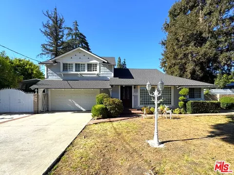 17813 Raymer St, Sherwood Forest, CA 91325