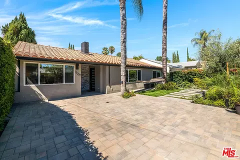 15237 Otsego St, Sherman Oaks, CA 91403