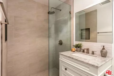 Bath - 768 Winding Creek Ln, Montecito, CA 93108 photo 4 of 5