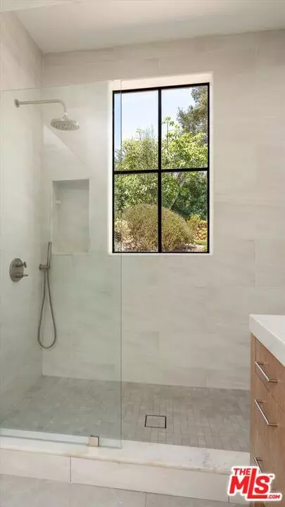 Bath - 768 Winding Creek Ln, Montecito, CA 93108 photo 3 of 5