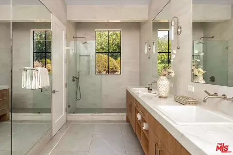 Bath - 768 Winding Creek Ln, Montecito, CA 93108 photo 2 of 5