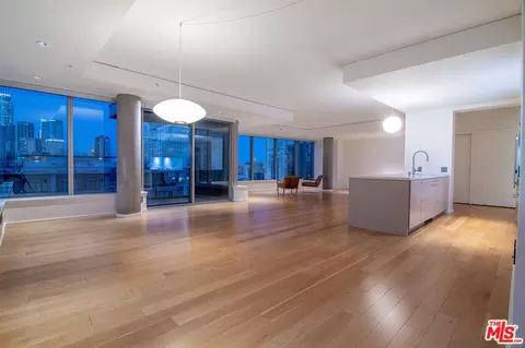 1155 S Grand Ave #1511, Los Angeles, CA 90015
