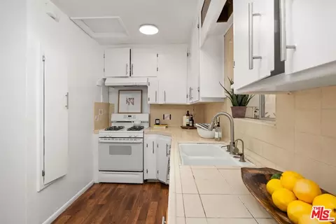 7535 Etiwanda Ave, Reseda, CA 91335 photo 8