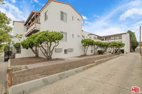 Exterior - 1430 Elm Ave, Long Beach, CA 90813 photo 5 of 10