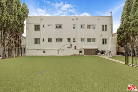 Exterior - 1430 Elm Ave, Long Beach, CA 90813 photo 9 of 10
