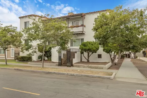 Exterior - 1430 Elm Ave, Long Beach, CA 90813 photo 3 of 10
