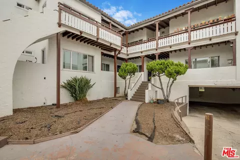 Exterior - 1430 Elm Ave, Long Beach, CA 90813 photo 6 of 10