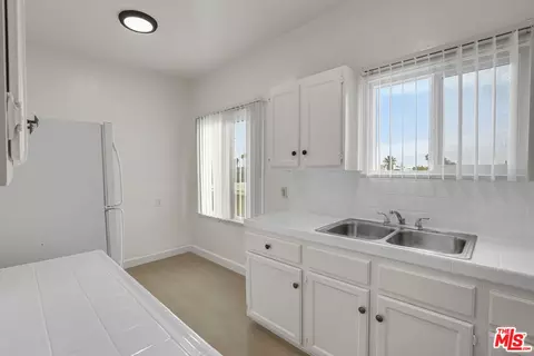 Kitchen - 1430 Elm Ave, Long Beach, CA 90813 photo 1 of 1