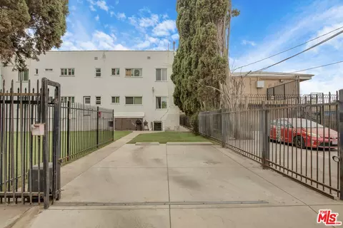 Exterior - 1430 Elm Ave, Long Beach, CA 90813 photo 2 of 10