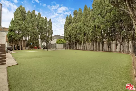 Exterior - 1430 Elm Ave, Long Beach, CA 90813 photo 8 of 10