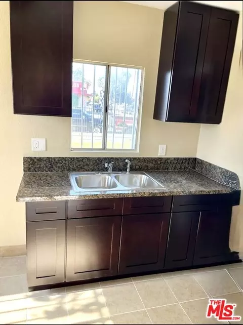 1012 N Willow Ave, Compton, CA 90221 photo 3