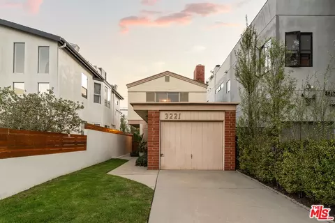 3221 Thatcher Ave, Los Angeles, CA 90292