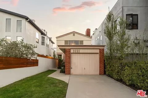 3221 Thatcher Ave, Los Angeles, CA 90292