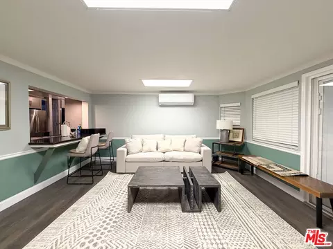 942 S Bronson Ave, Los Angeles, CA 90019