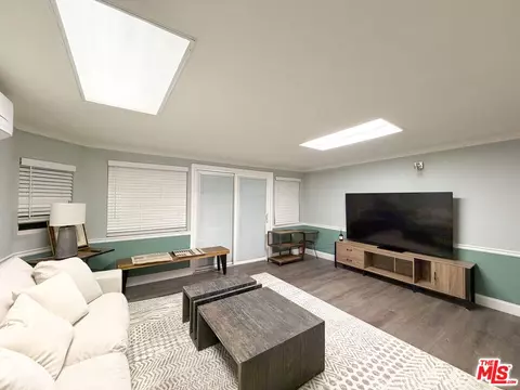 942 S Bronson Ave, Los Angeles, CA 90019