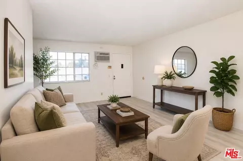 20930 Parthenia St #207, Canoga Park, CA 91304