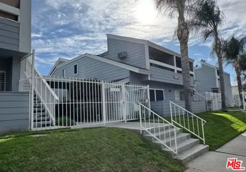 20930 Parthenia St #207, Canoga Park, CA 91304