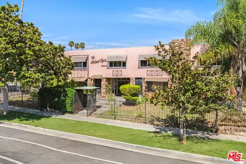 1600 N Hobart Blvd #15, Los Angeles, CA 90027