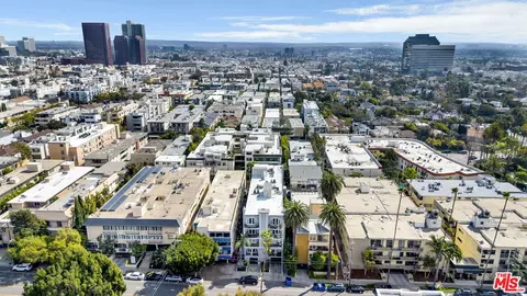 11952 Montana Ave #303, Los Angeles, CA 90049
