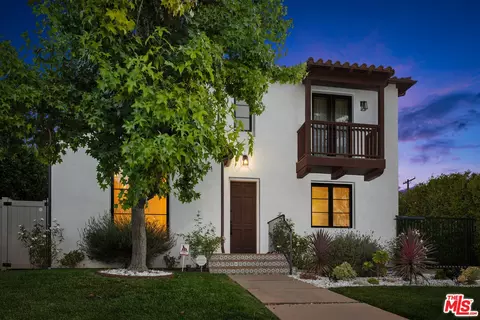 635 Seward St, Los Angeles, CA 90004