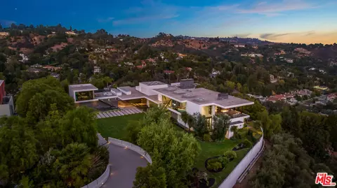 3000 Benedict Canyon Dr, Beverly Hills, CA 90210
