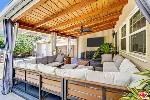 19803 Bassett St, Winnetka, CA 91306
