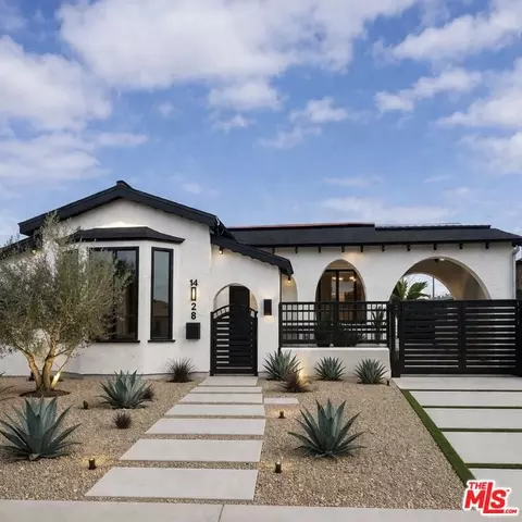 10022 S Manhattan Pl, Los Angeles, CA 90047