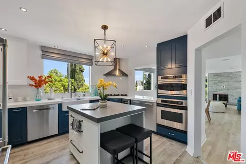 1129 Larrabee St #8, West Hollywood, CA 90069