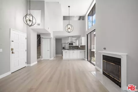 869 S Wooster St #301, Los Angeles, CA 90035
