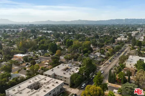 View/Area - 6590 Hazeltine Ave, Los Angeles, CA 91401 photo 9 of 9