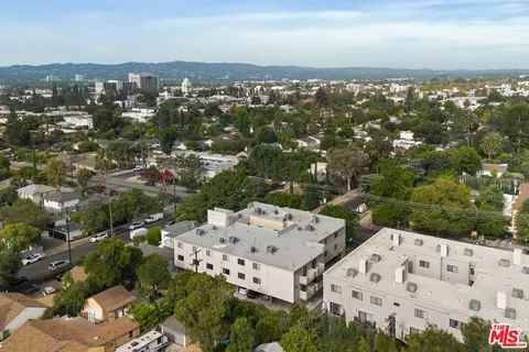 View/Area - 6590 Hazeltine Ave, Los Angeles, CA 91401 photo 7 of 9