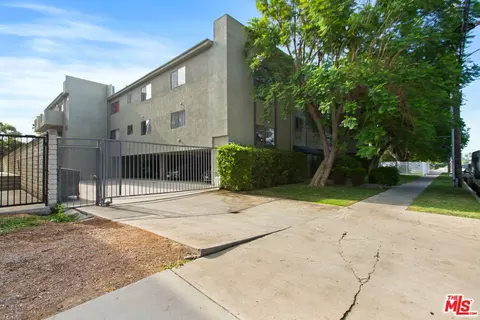 Exterior - 6590 Hazeltine Ave, Los Angeles, CA 91401 photo 12 of 12