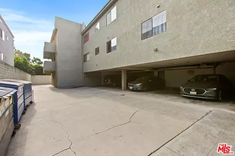 Exterior - 6590 Hazeltine Ave, Los Angeles, CA 91401 photo 10 of 12