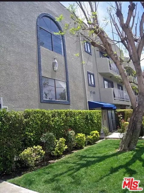 Exterior - 6590 Hazeltine Ave, Los Angeles, CA 91401 photo 2 of 12