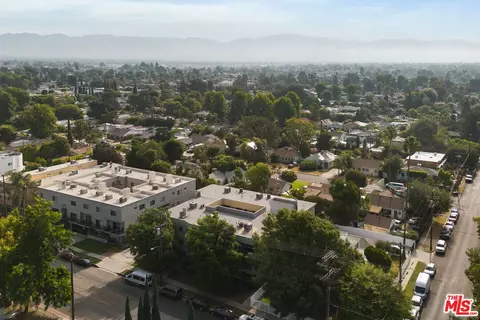 View/Area - 6590 Hazeltine Ave, Los Angeles, CA 91401 photo 3 of 9