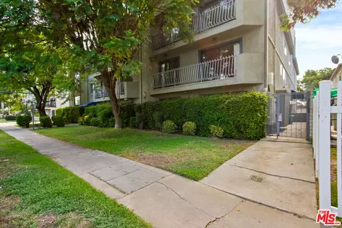 Exterior - 6590 Hazeltine Ave, Los Angeles, CA 91401 photo 11 of 12