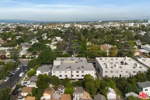 View/Area - 6590 Hazeltine Ave, Los Angeles, CA 91401 photo 6 of 9