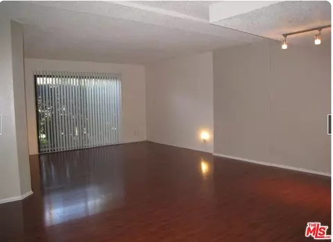 Living - 6590 Hazeltine Ave, Los Angeles, CA 91401 photo 1 of 4