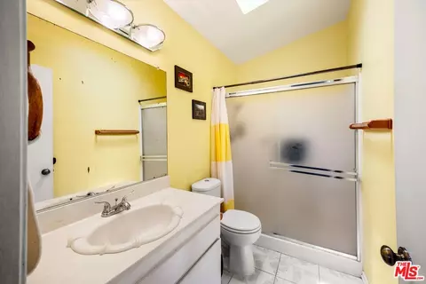 Bath - 7969 Celeste Ave, Fontana, CA 92336 photo 3 of 3