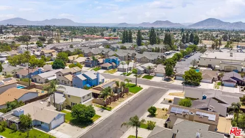 View/Area - 7969 Celeste Ave, Fontana, CA 92336 photo 2 of 4