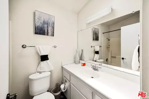 Bath - 7969 Celeste Ave, Fontana, CA 92336 photo 2 of 3