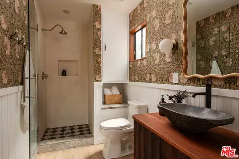 Bath - 413 Cimarron Ln, Lake Arrowhead, CA 92352 photo 1 of 5