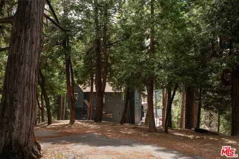 Exterior - 413 Cimarron Ln, Lake Arrowhead, CA 92352 photo 9 of 9