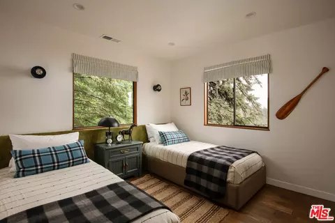 Bedroom - 413 Cimarron Ln, Lake Arrowhead, CA 92352 photo 8 of 8